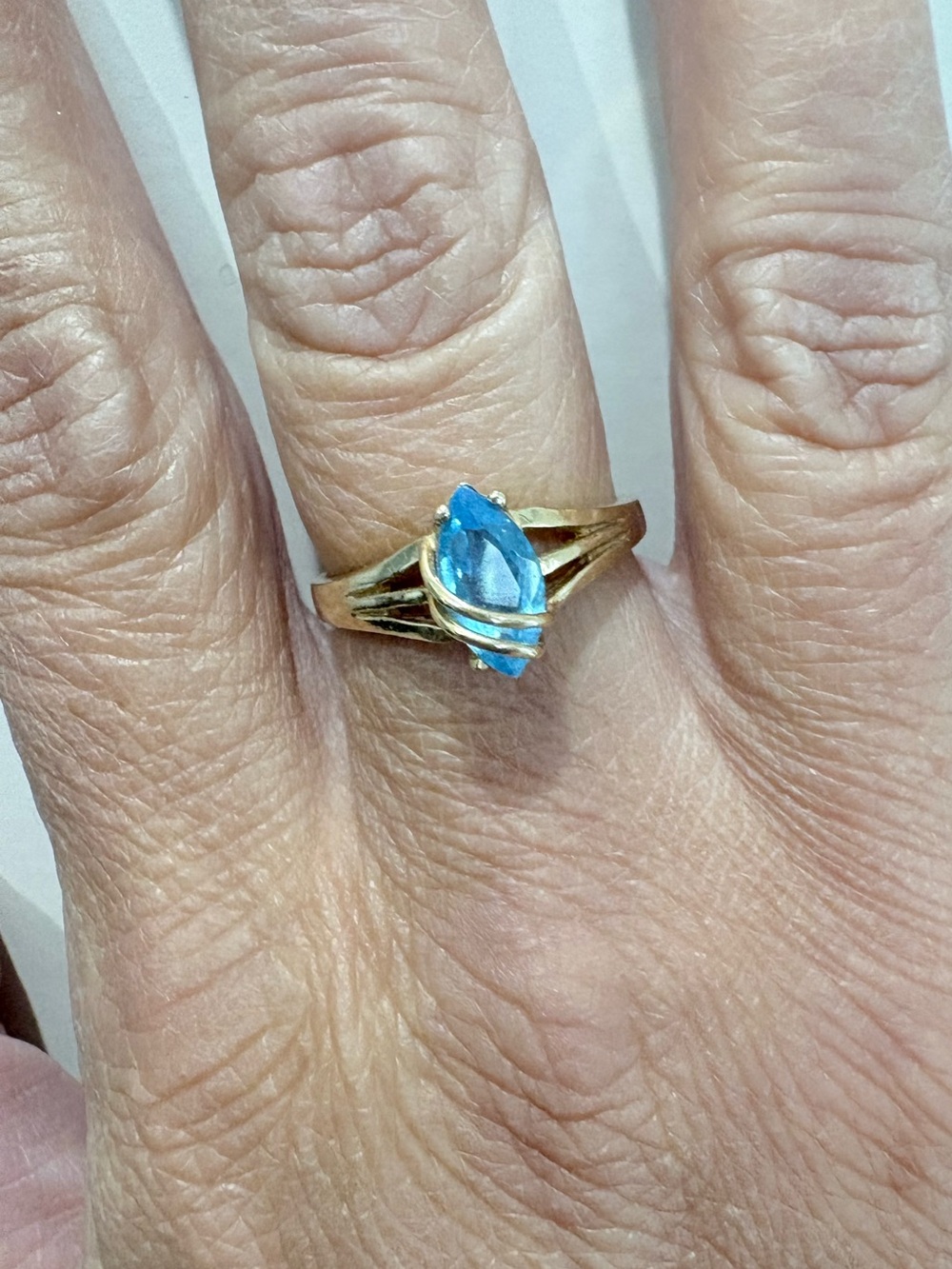 14K solid gold marquise sky blue topaz ring size 7.5 STUNNING!